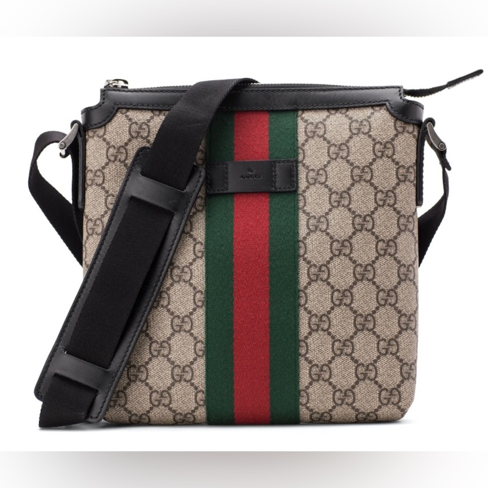 Gucci messenger/crossbody bag. Normal use. Green/red stripe with classic logo.